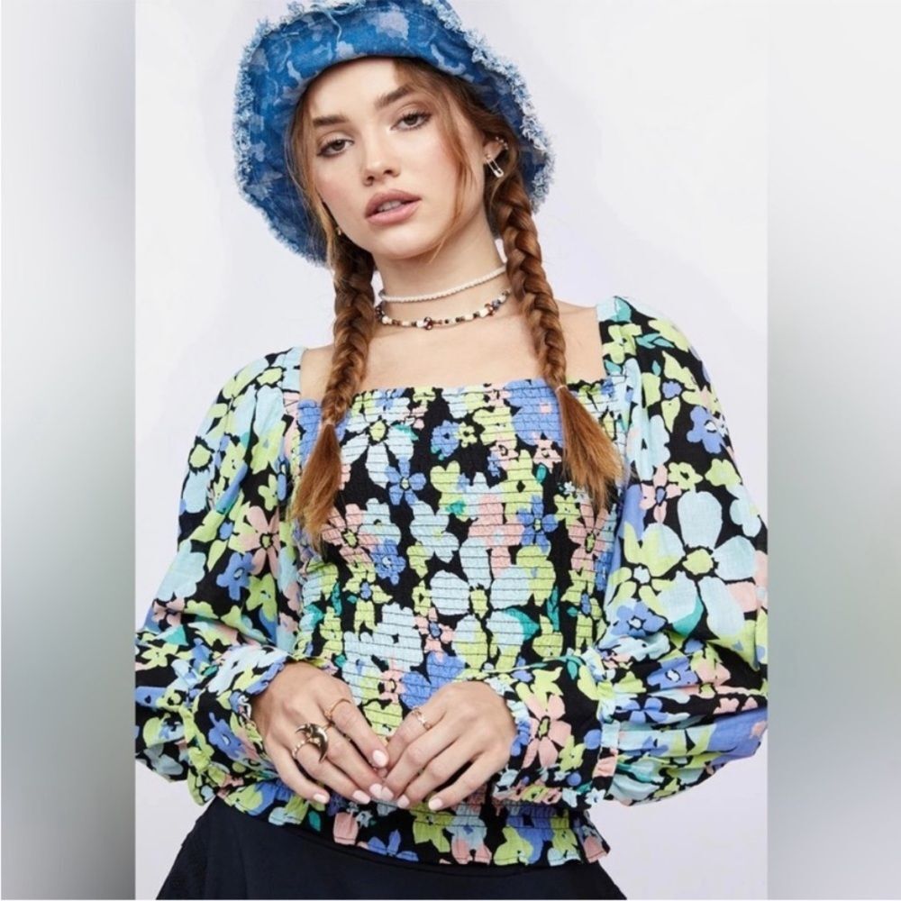 Free People Ariana Printed Crop Top in Retro Combo
Floral Cotton Size L smocked